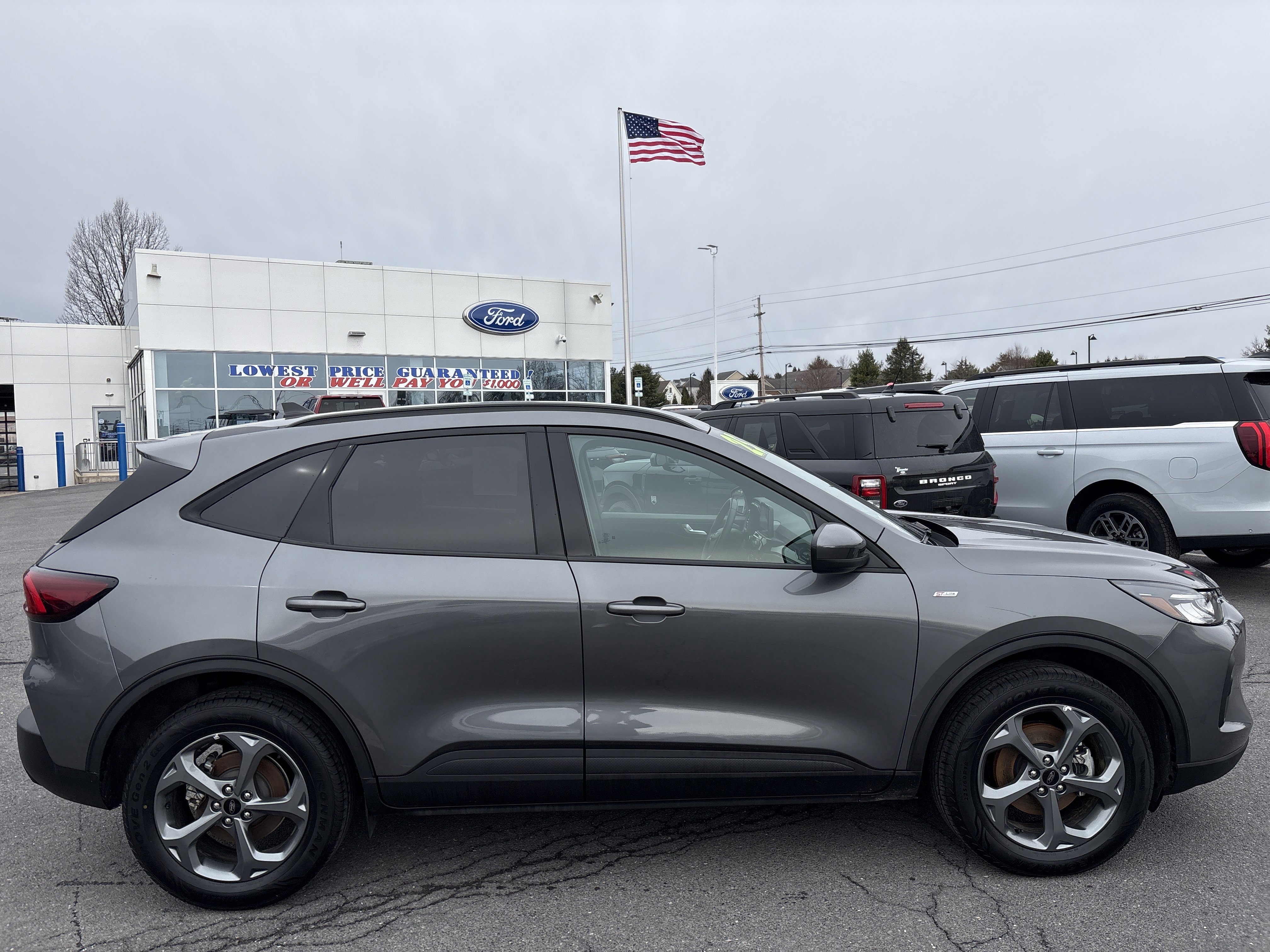 Certified 2025 Ford Escape ST-Line Select AWD/4WD image 6