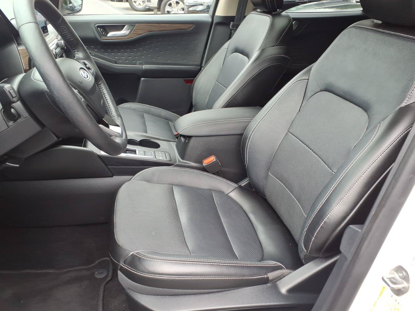 Certified 2020 Ford Escape Titanium AWD/4WD image 21
