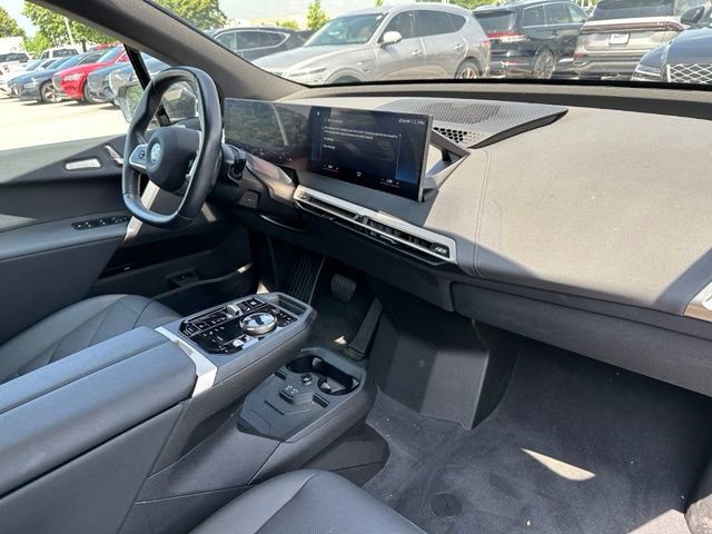 Used 2023 BMW iX xDrive50 w/ Sport Package AWD/4WD image 11