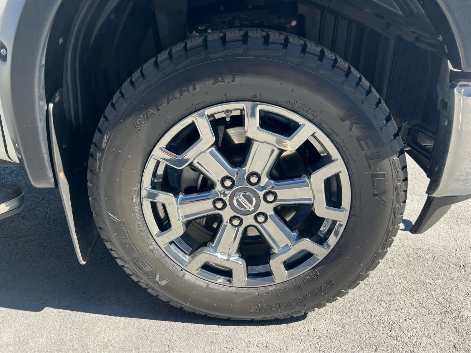 Used 2017 Nissan Titan SV image 16