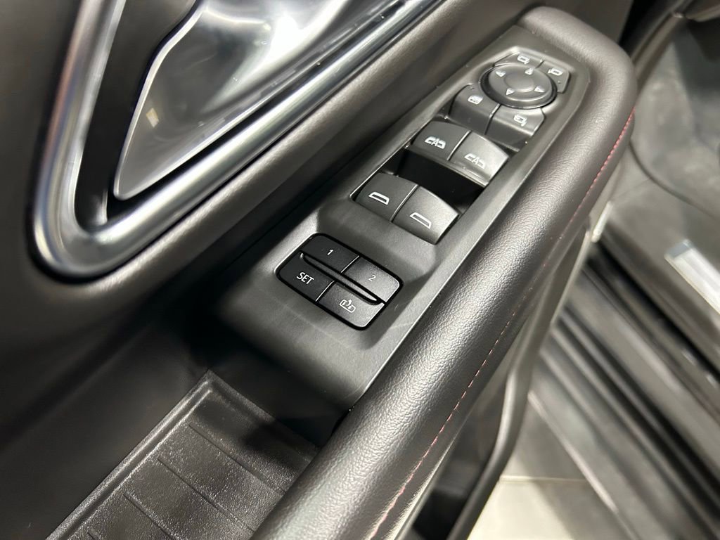 Used 2022 Chevrolet Tahoe RST w/ Luxury Package AWD/4WD image 16