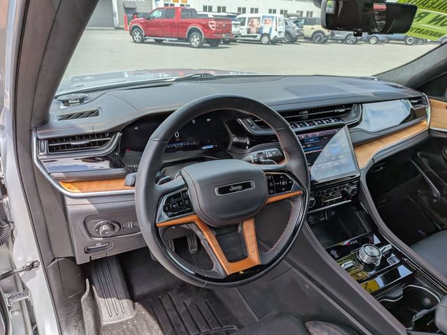 Used 2025 Jeep Grand Cherokee L Summit AWD/4WD image 8