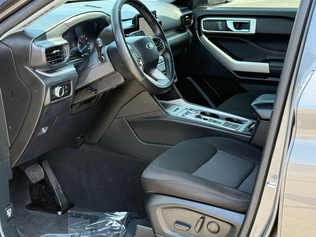 Certified 2023 Ford Explorer XLT RWD image 6