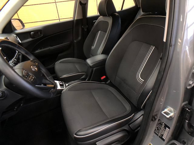 Used 2022 Hyundai Venue Limited w/ Cargo Package FWD image 10