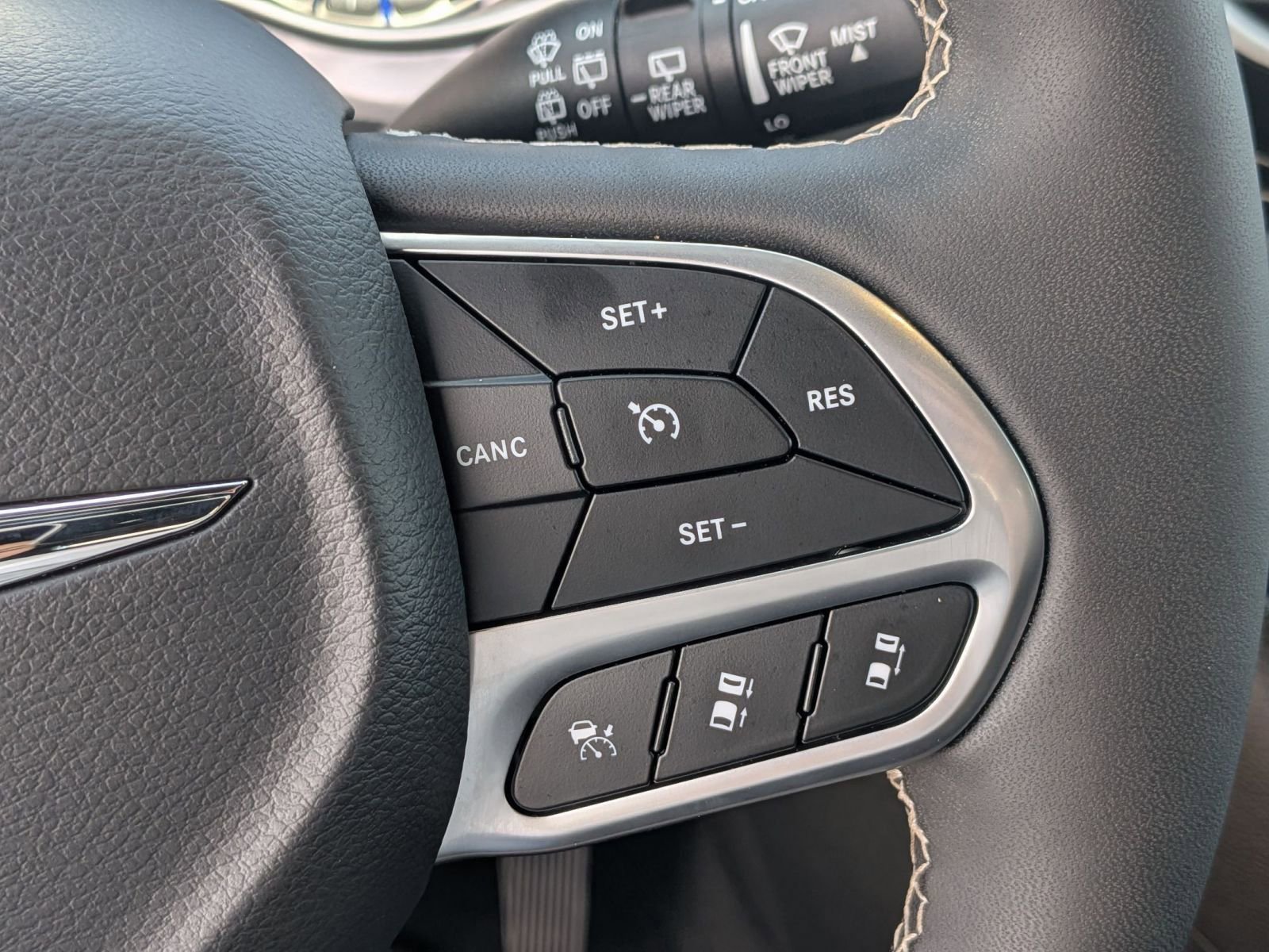 Used 2025 Chrysler Pacifica Select FWD image 20