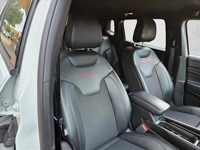 Used 2025 Jeep Compass Trailhawk AWD/4WD image 18