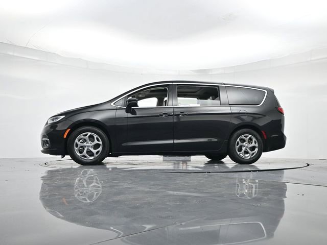 Used 2024 Chrysler Pacifica Limited image 37