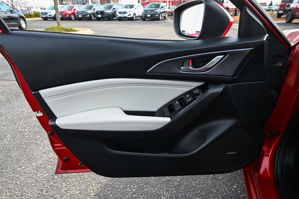 Used 2018 MAZDA MAZDA3 Grand Touring w/ Premium Equipment Package FWD image 18