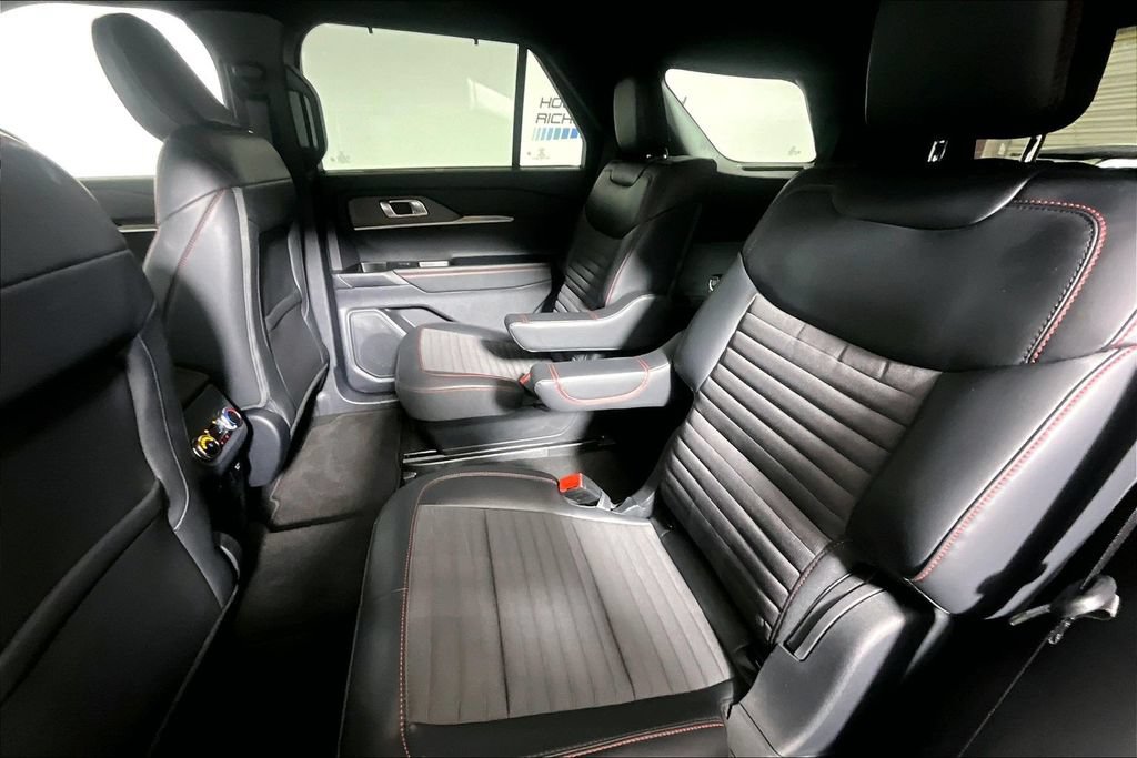 Certified 2025 Ford Explorer ST-Line w/ Premium Package RWD image 21