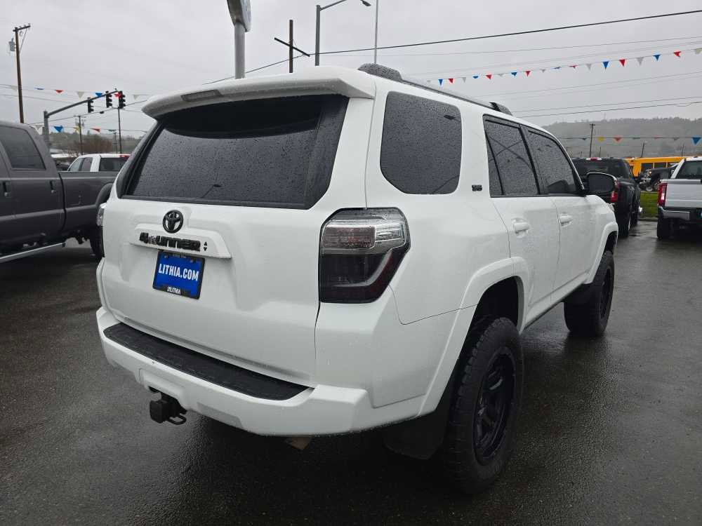 Used 2022 Toyota 4Runner SR5 Premium image 5