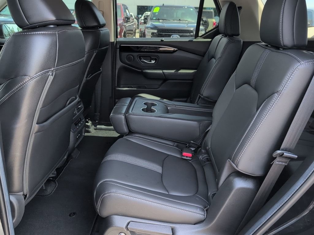 Used 2024 Honda Pilot Touring image 11