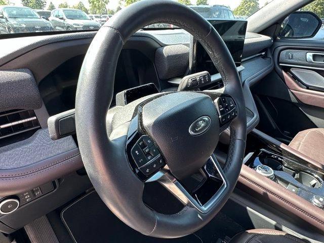 Certified 2025 Ford Explorer Platinum w/ Ultimate Package AWD/4WD image 13