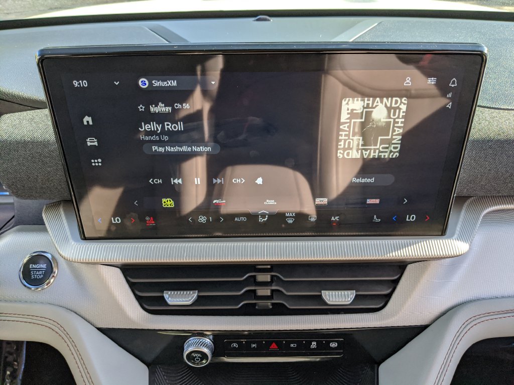 Certified 2026 Ford Explorer Active w/ Active Comfort Package RWD image 8