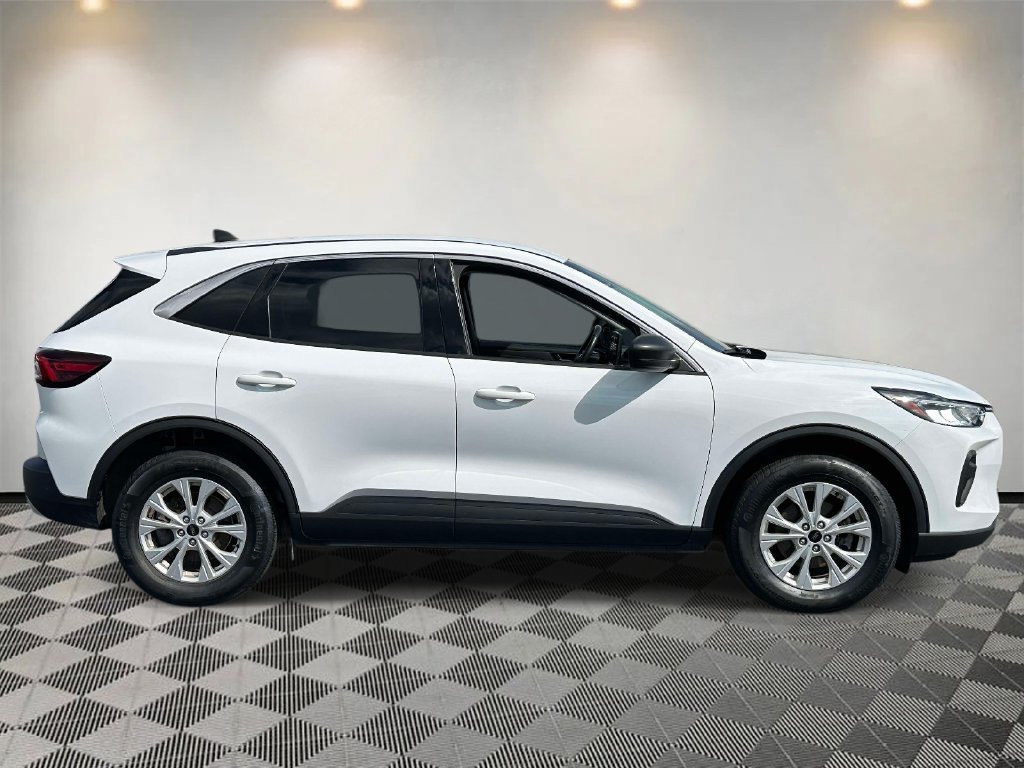 Certified 2023 Ford Escape Active w/ Tech Pack #1 AWD/4WD image 2