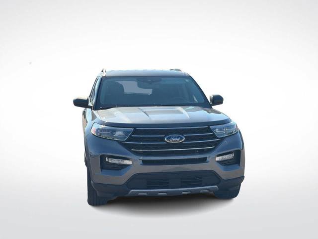 Certified 2023 Ford Explorer XLT w/ Equipment Group 202A AWD/4WD image 3