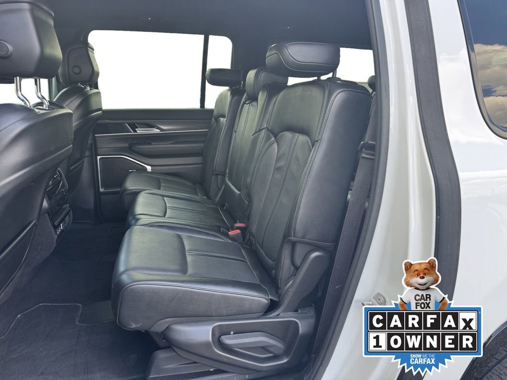 Used 2024 Jeep Wagoneer L Series II w/ Flexible Seating Group RWD image 16