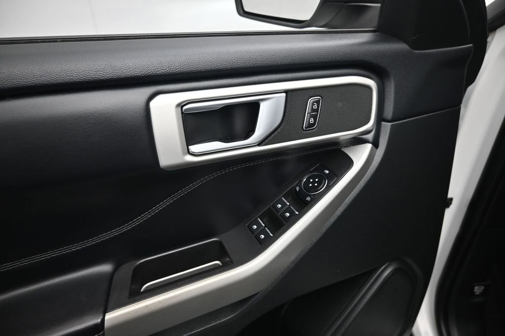 Certified 2023 Ford Explorer XLT RWD image 11