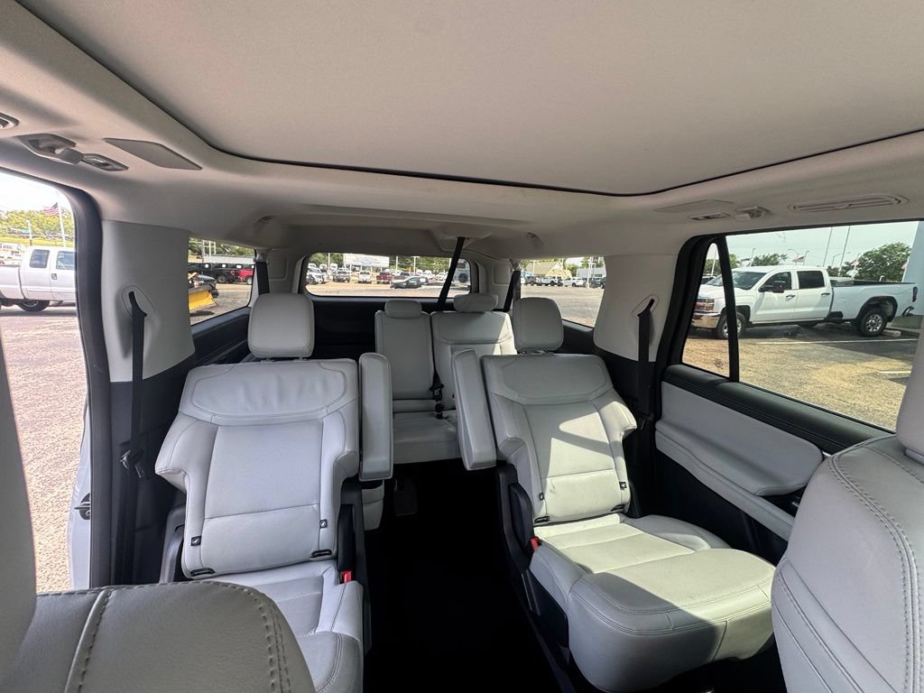 Certified 2025 Ford Expedition Max Platinum w/ Driver's Package AWD/4WD image 9