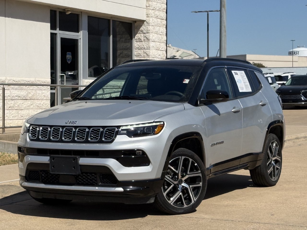 Used 2025 Jeep Compass Limited w/ Elite Group AWD/4WD image 2