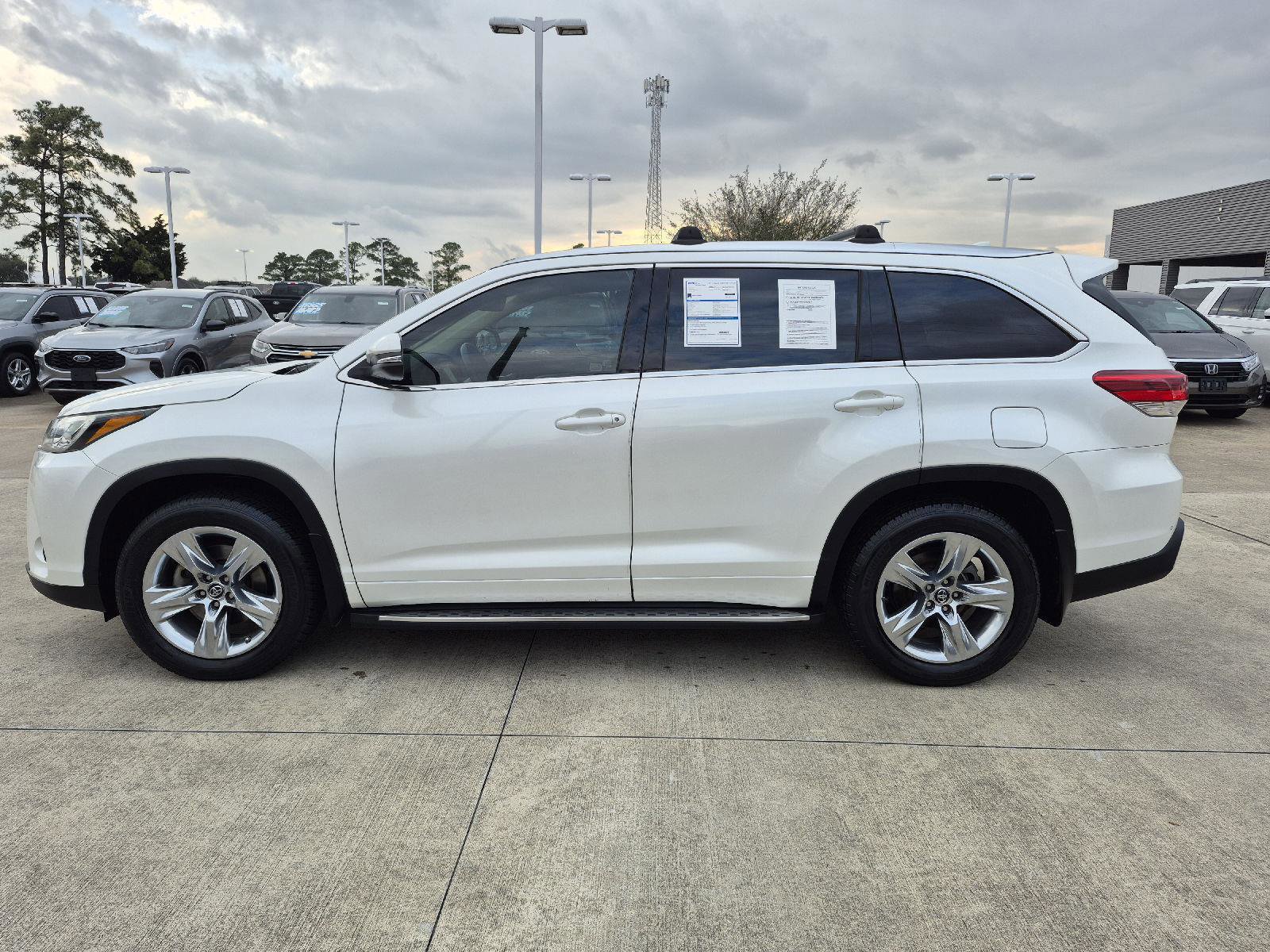 Used 2019 Toyota Highlander Limited image 2
