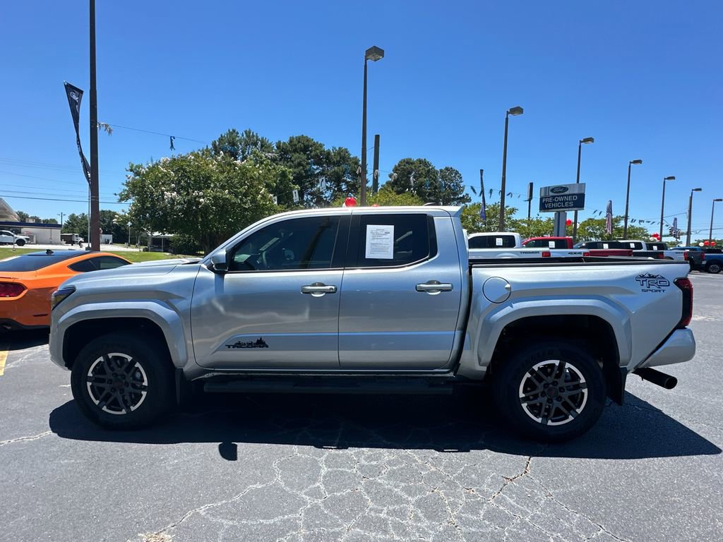 Used 2025 Toyota Tacoma TRD Sport AWD/4WD image 4
