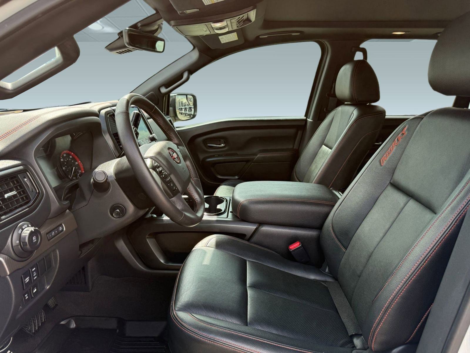 Used 2024 Nissan Titan PRO-4X w/ Pro-4x Convenience Package image 9