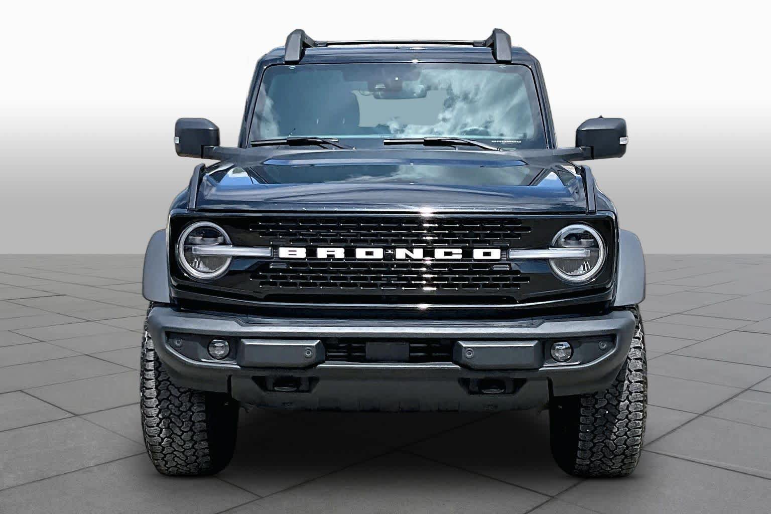 Certified 2025 Ford Bronco Outer Banks w/ Sasquatch Package AWD/4WD image 4