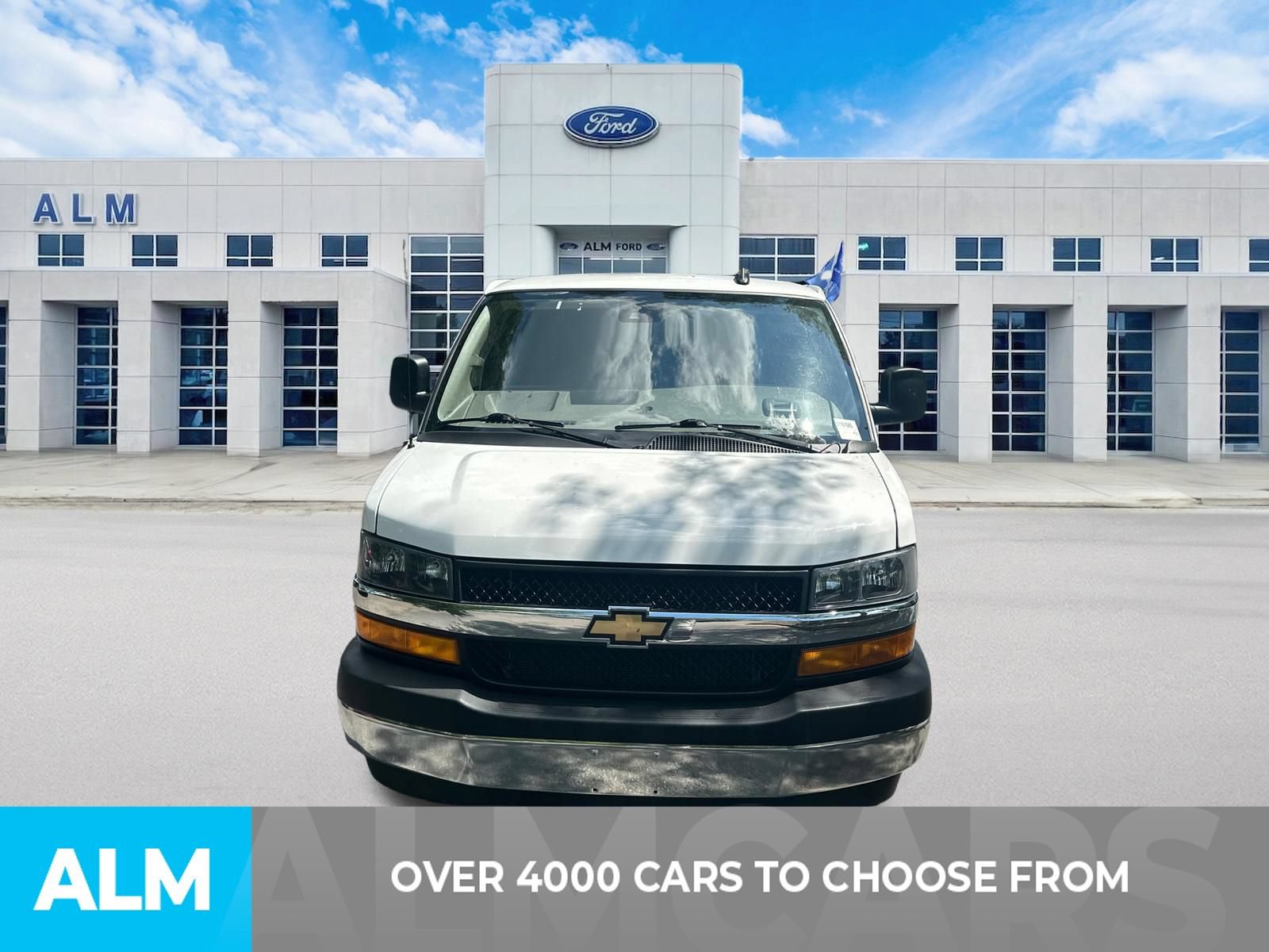 Used 2025 Chevrolet Express 3500 LT w/ LT Preferred Equipment Group RWD image 2