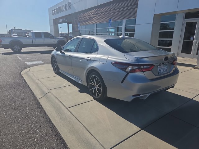 Used 2023 Toyota Camry SE w/ Convenience Package FWD image 3