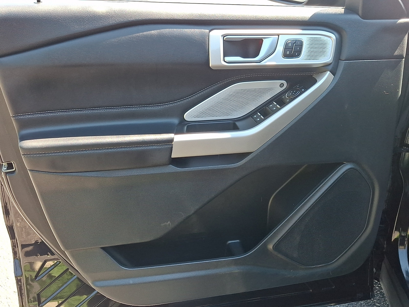 Certified 2023 Ford Explorer Limited w/ Limited Technology Package AWD/4WD image 15