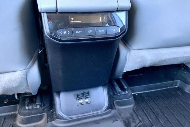 Used 2021 Toyota Highlander XLE image 32