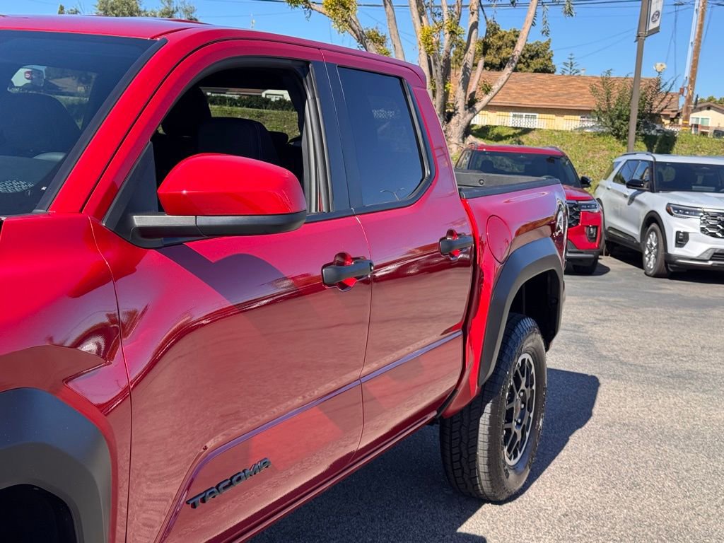 Used 2025 Toyota Tacoma TRD Off-Road image 9
