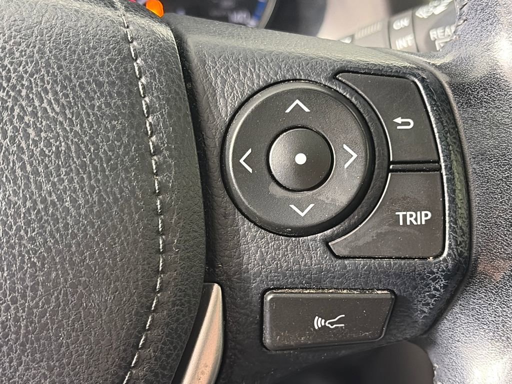 Used 2018 Toyota RAV4 XLE AWD/4WD image 18