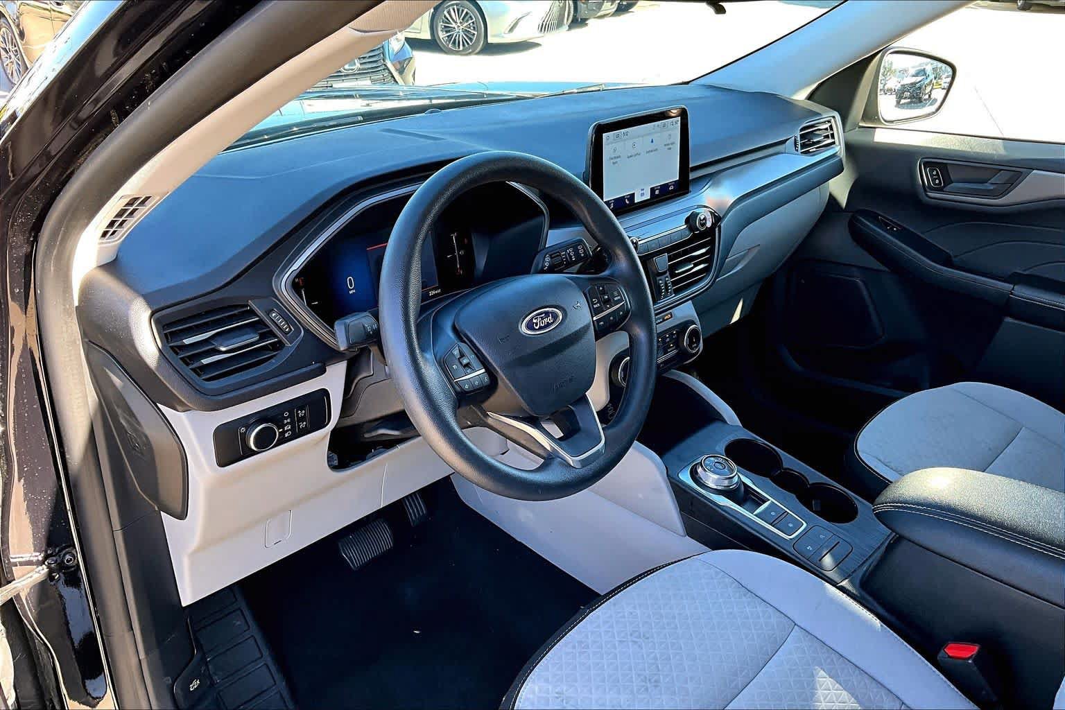 Certified 2025 Ford Escape Active AWD/4WD image 31