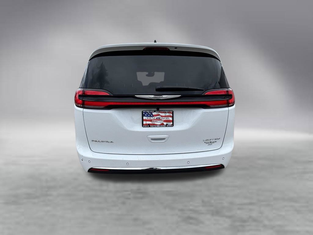 Used 2026 Chrysler Pacifica Limited FWD image 5