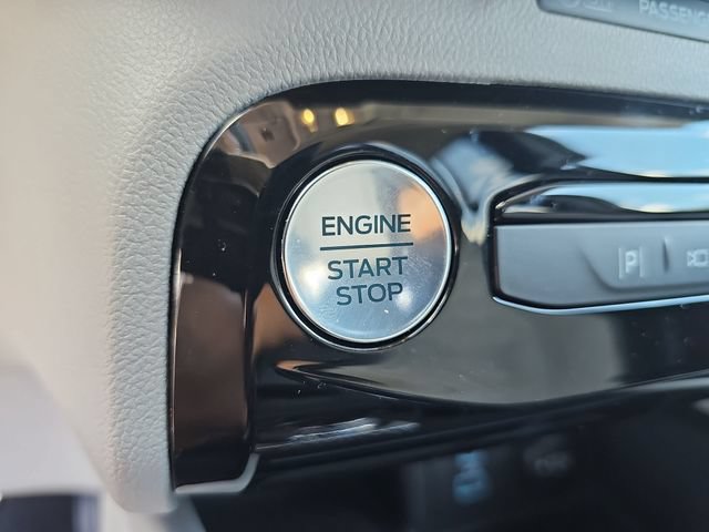 Certified 2023 Ford Escape Platinum w/ Premium Technology Package AWD/4WD image 29