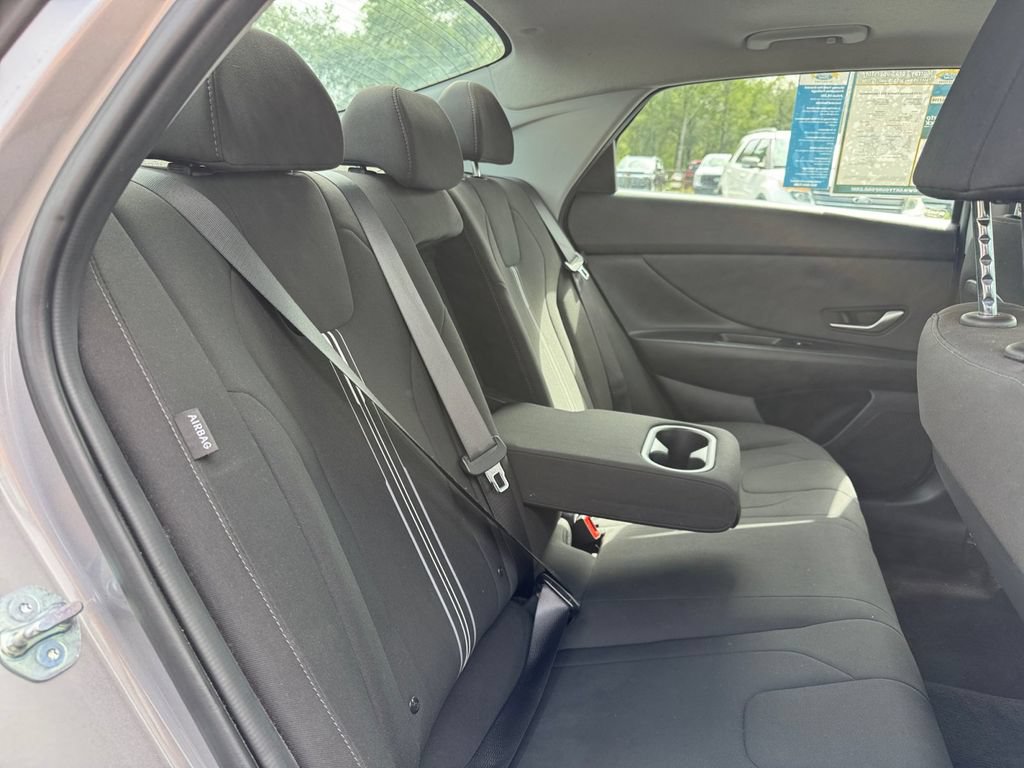 Used 2025 Hyundai Elantra SEL FWD image 31