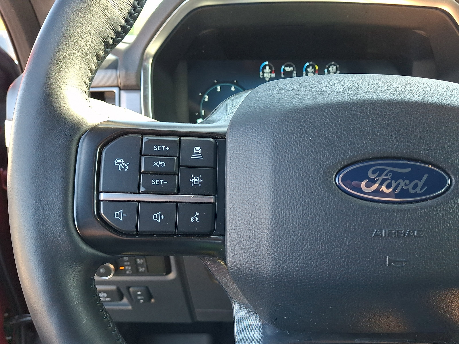 Certified 2024 Ford F150 Platinum w/ FX4 Off-Road Package AWD/4WD image 22