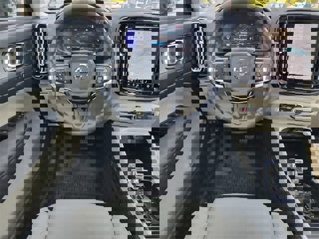 Used 2023 Volvo XC40 B5 Ultimate w/ Protection Package Premier image 31