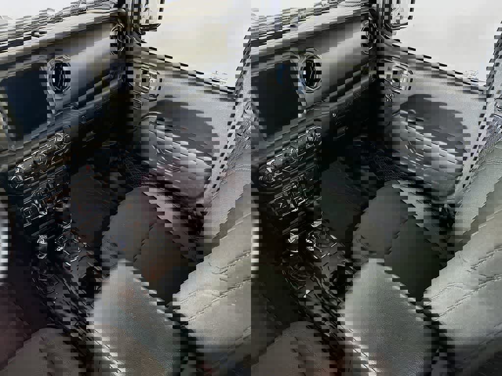 Used 2022 Jeep Wrangler Unlimited Willys image 14