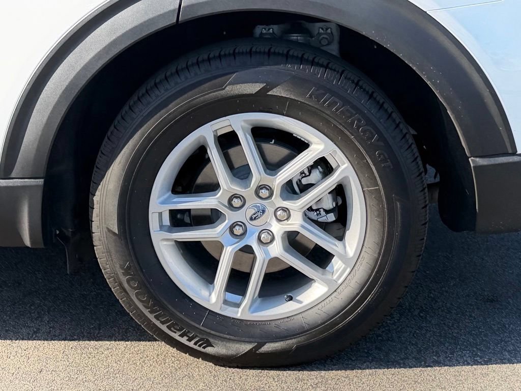 Certified 2025 Ford Explorer Active RWD image 12