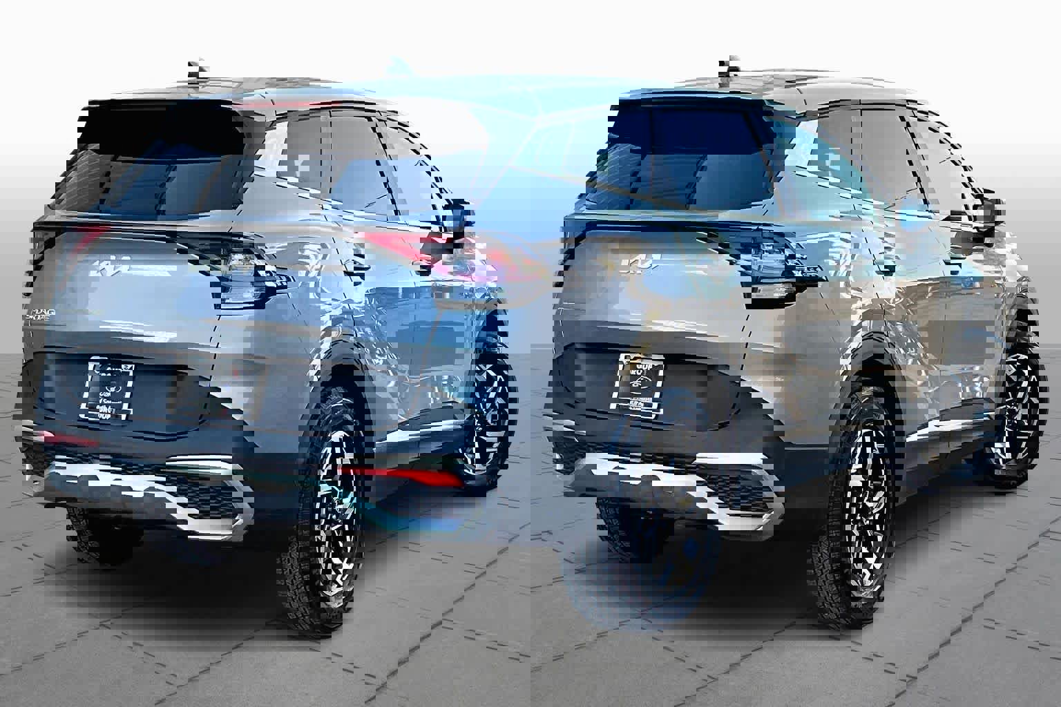 Used 2023 Kia Sportage LX image 3