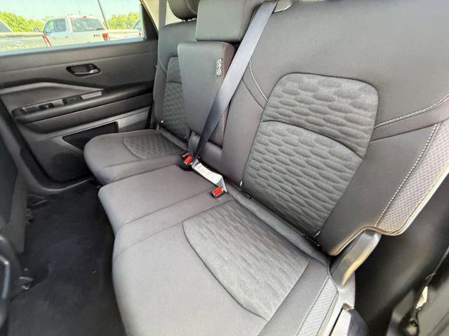 Used 2025 Nissan Pathfinder SV AWD/4WD image 27