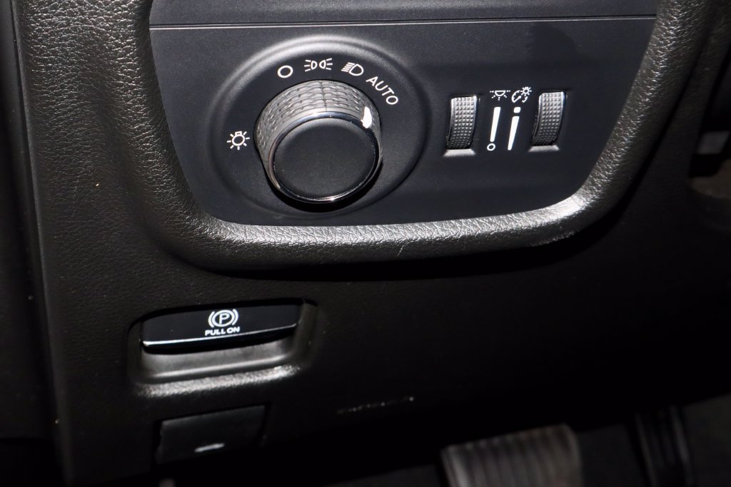 Used 2023 Jeep Grand Cherokee Altitude AWD/4WD image 27