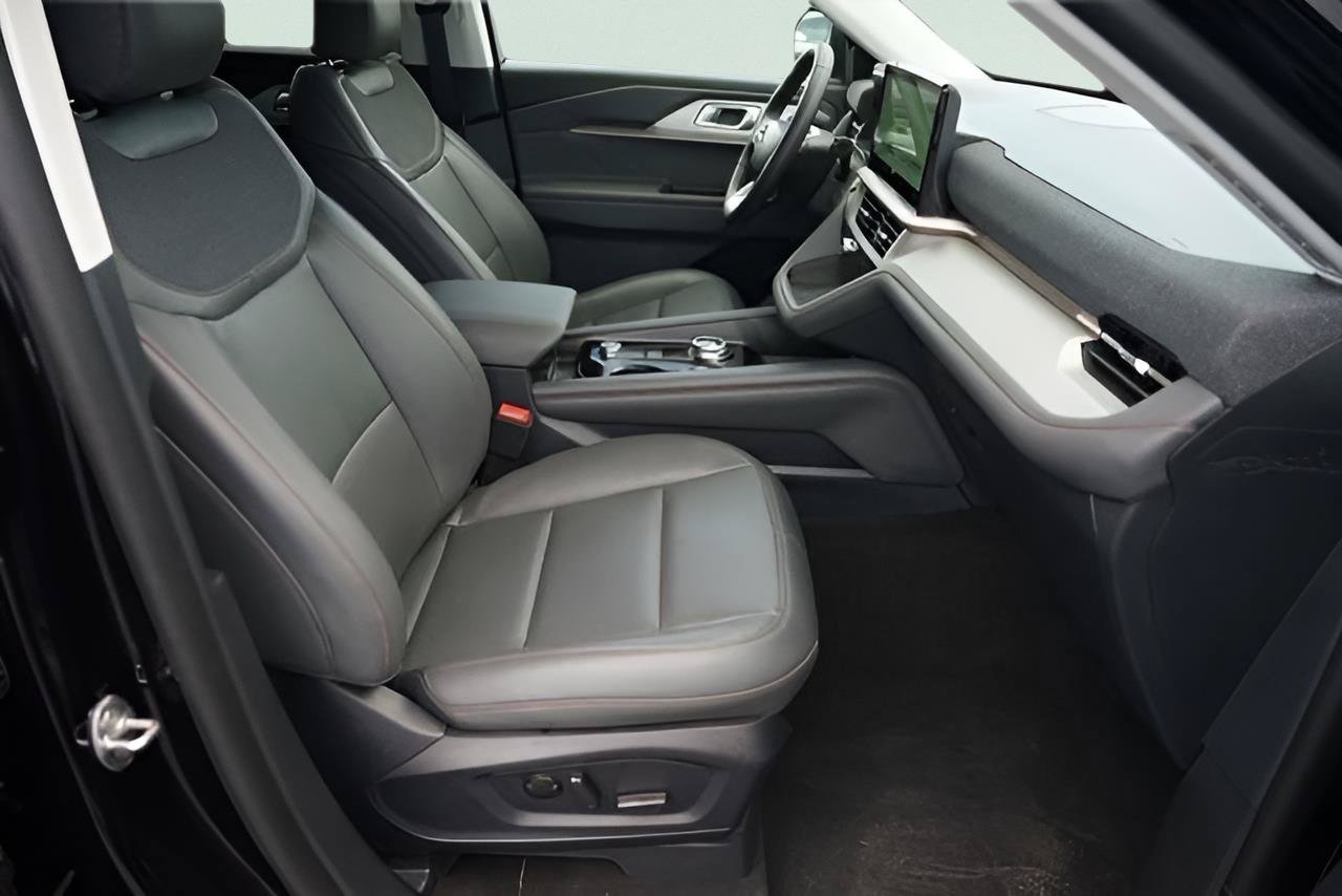 Certified 2026 Ford Explorer Active RWD image 20