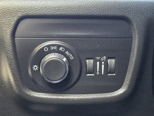 Used 2023 Jeep Grand Cherokee L Laredo RWD image 21