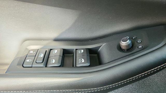 Used 2025 Jeep Grand Cherokee Limited image 23