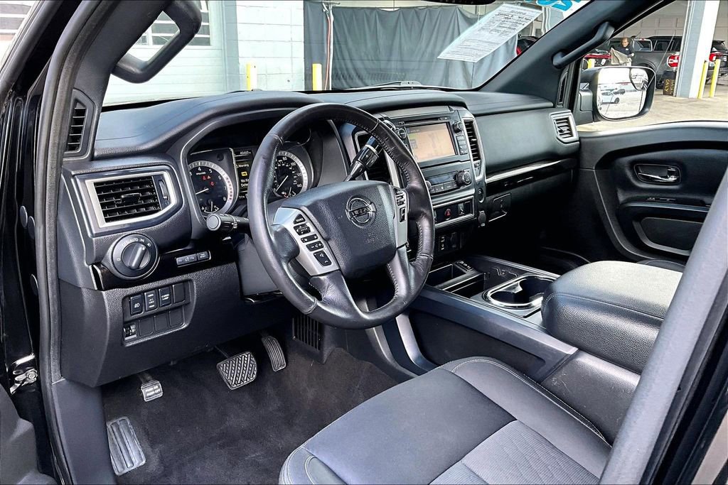 Used 2018 Nissan Titan SV w/ SV Convenience Package image 13