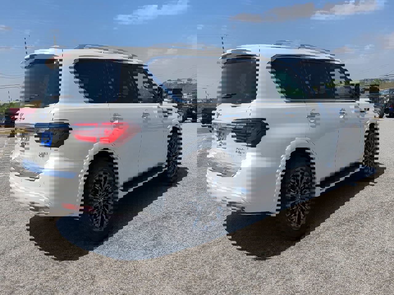 Used 2022 INFINITI QX80 Sensory w/ Cargo Package image 4