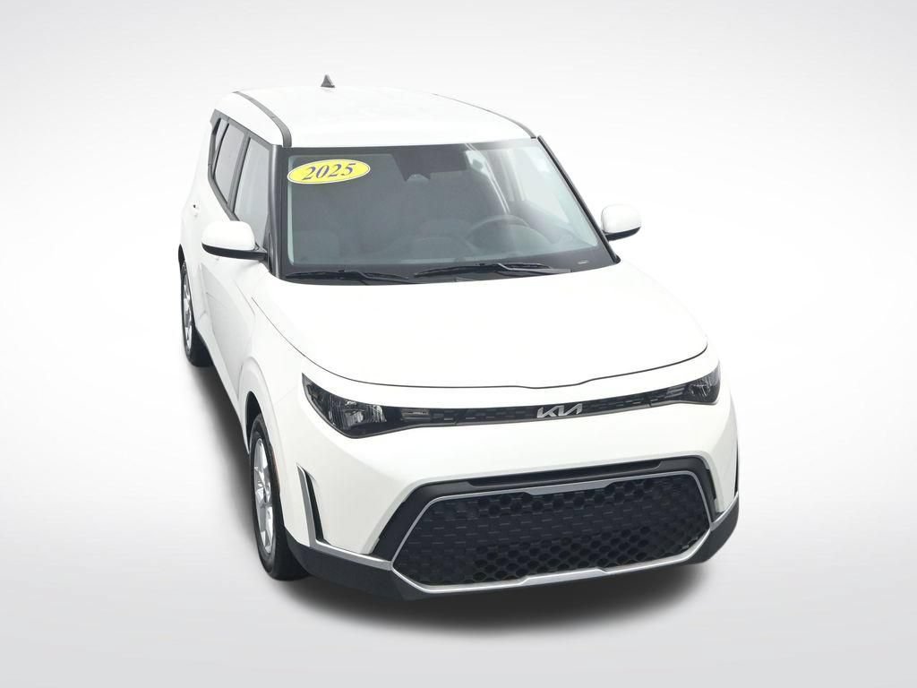 Used 2025 Kia Soul LX w/ LX Technology Package FWD image 24